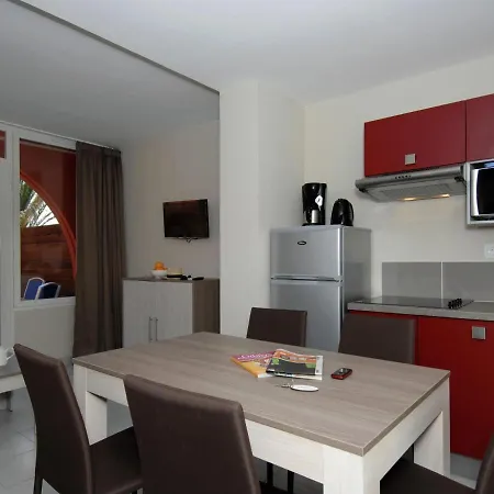 Апартаменти Tidy Near The In A Lively Seaside Агд